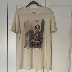 Sade Cream Graphic Tee -medium